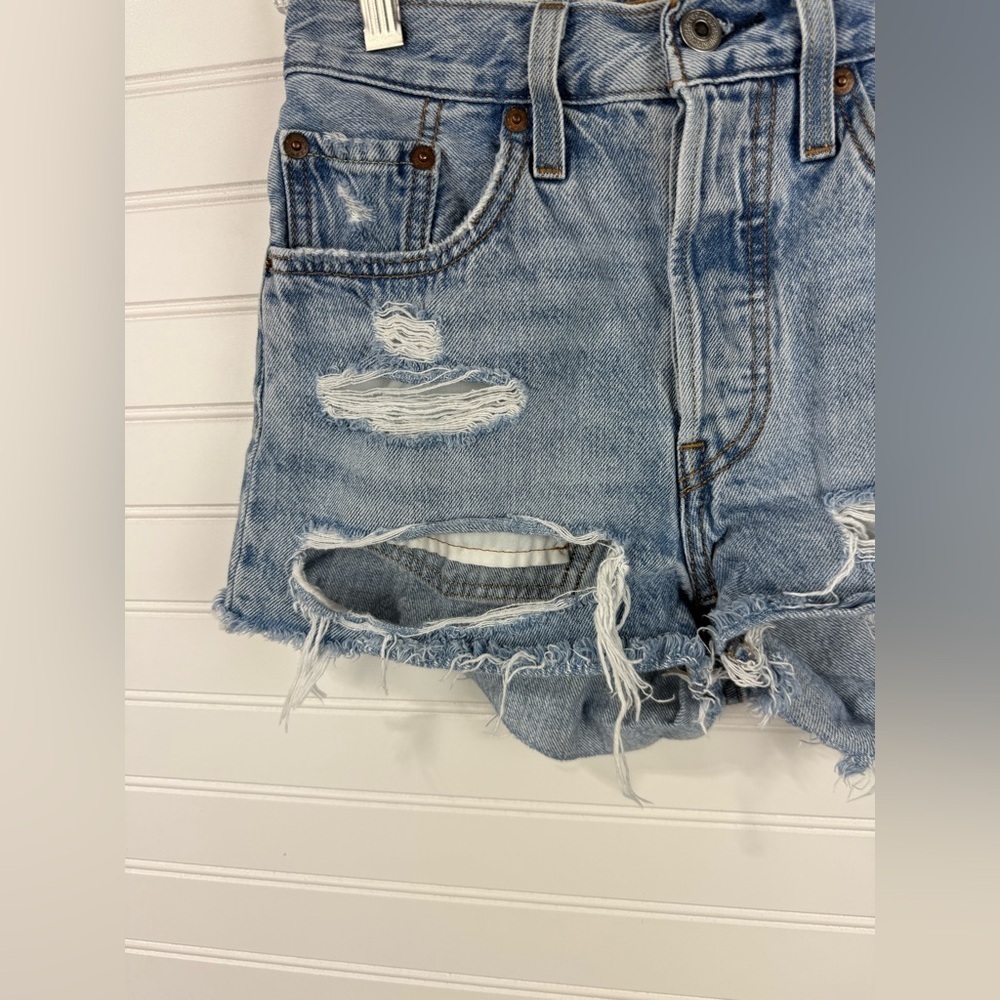 Levi’s womens 501 denim button fly, distressed denim jeans. Size 24 - Picture 5 of 8